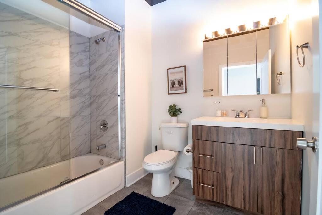 Mccormick Place Beautiful 2Br Apartment With Optional Parking Sleeps Up To 8 Near Soldier Field, Grant Park And Lakefront Trail Chicago Eksteriør bilde